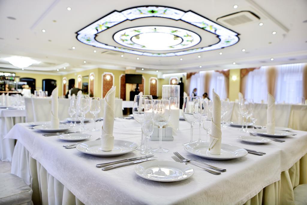 Slava Hotel Zaporizhia Bagian luar foto