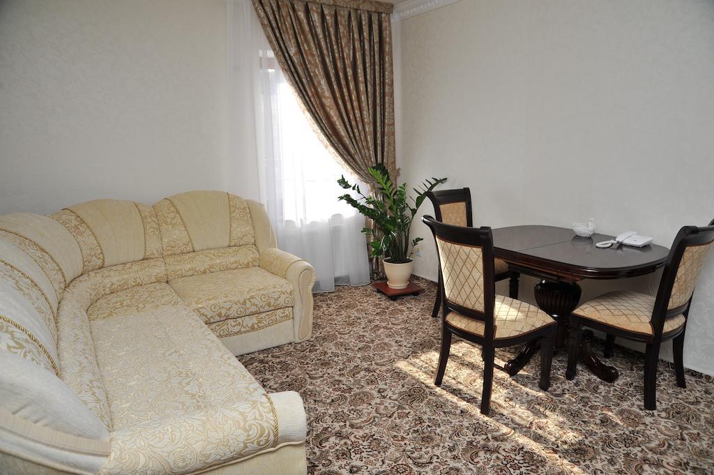 Slava Hotel Zaporizhia Bagian luar foto