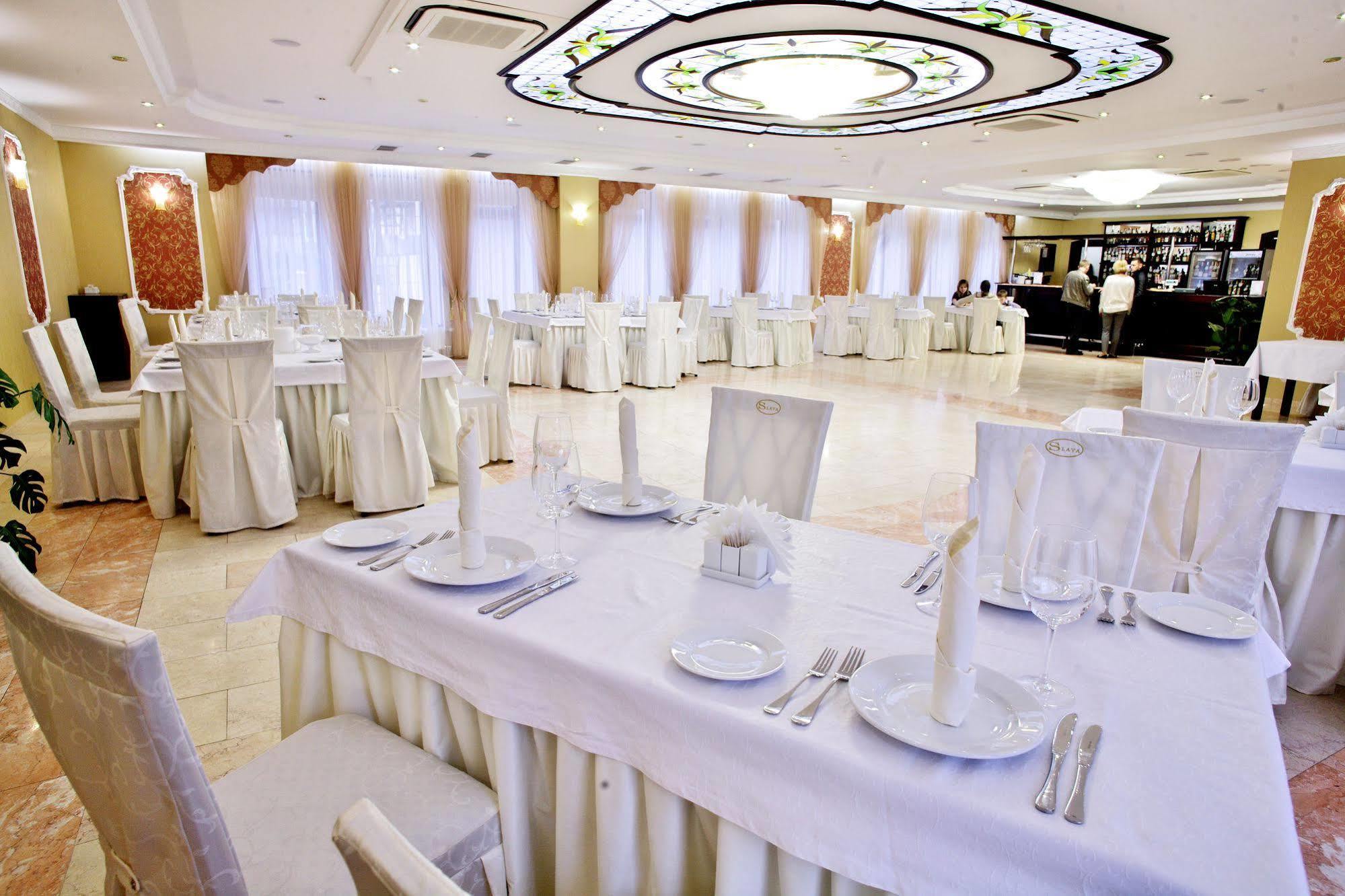 Slava Hotel Zaporizhia Bagian luar foto