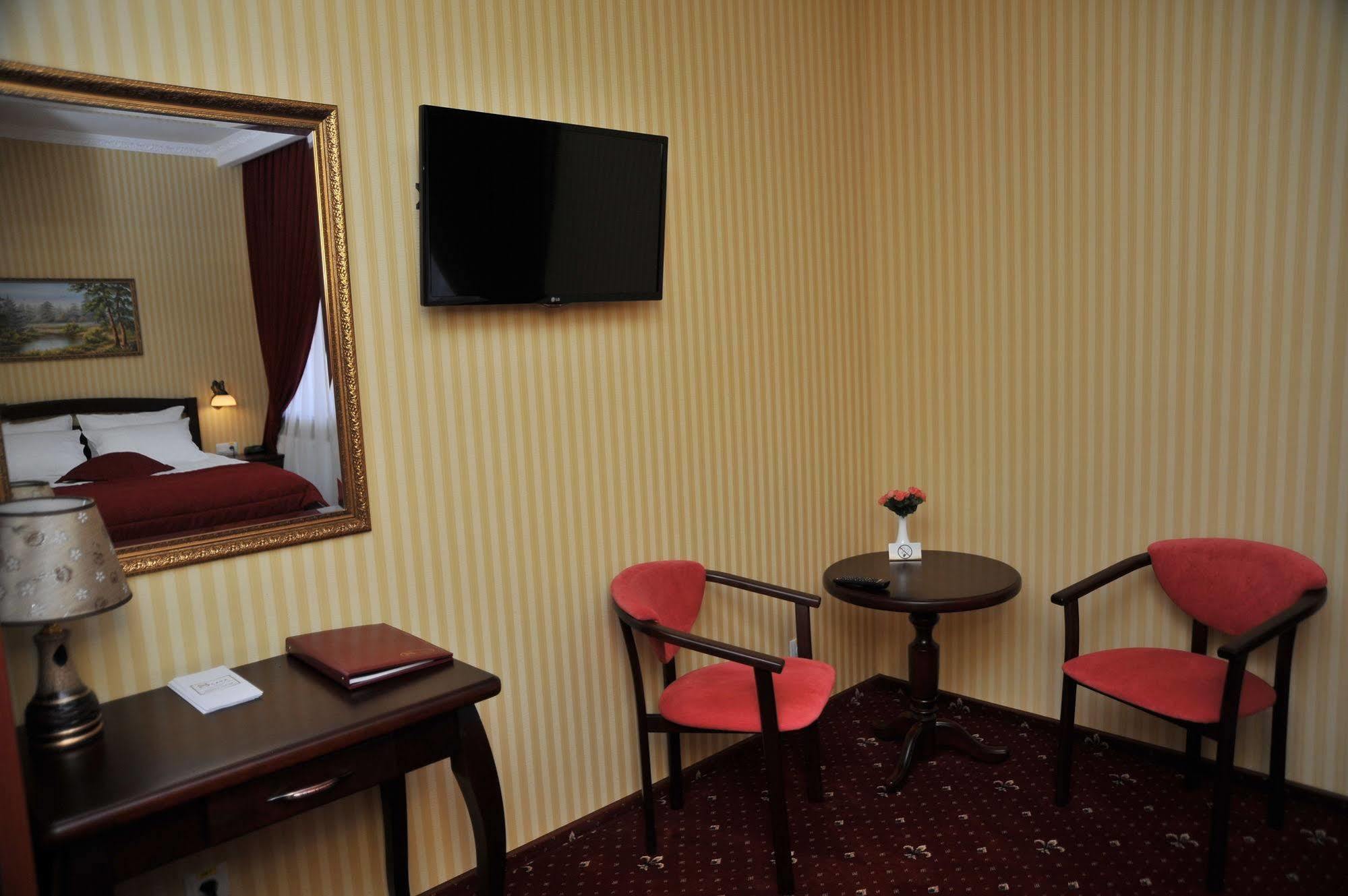 Slava Hotel Zaporizhia Bagian luar foto