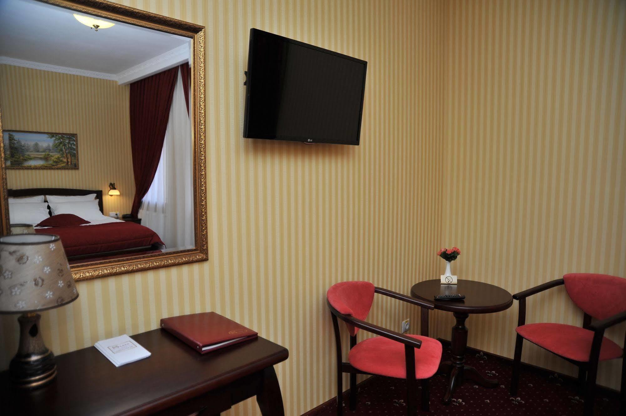 Slava Hotel Zaporizhia Bagian luar foto