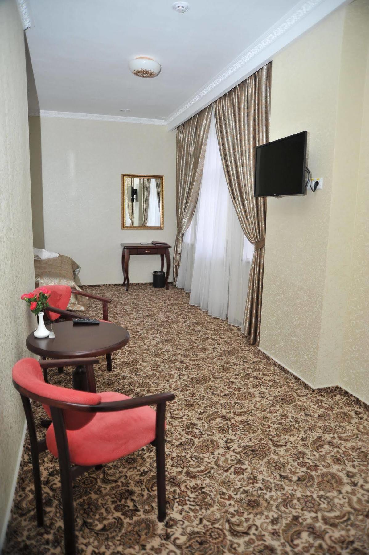 Slava Hotel Zaporizhia Bagian luar foto