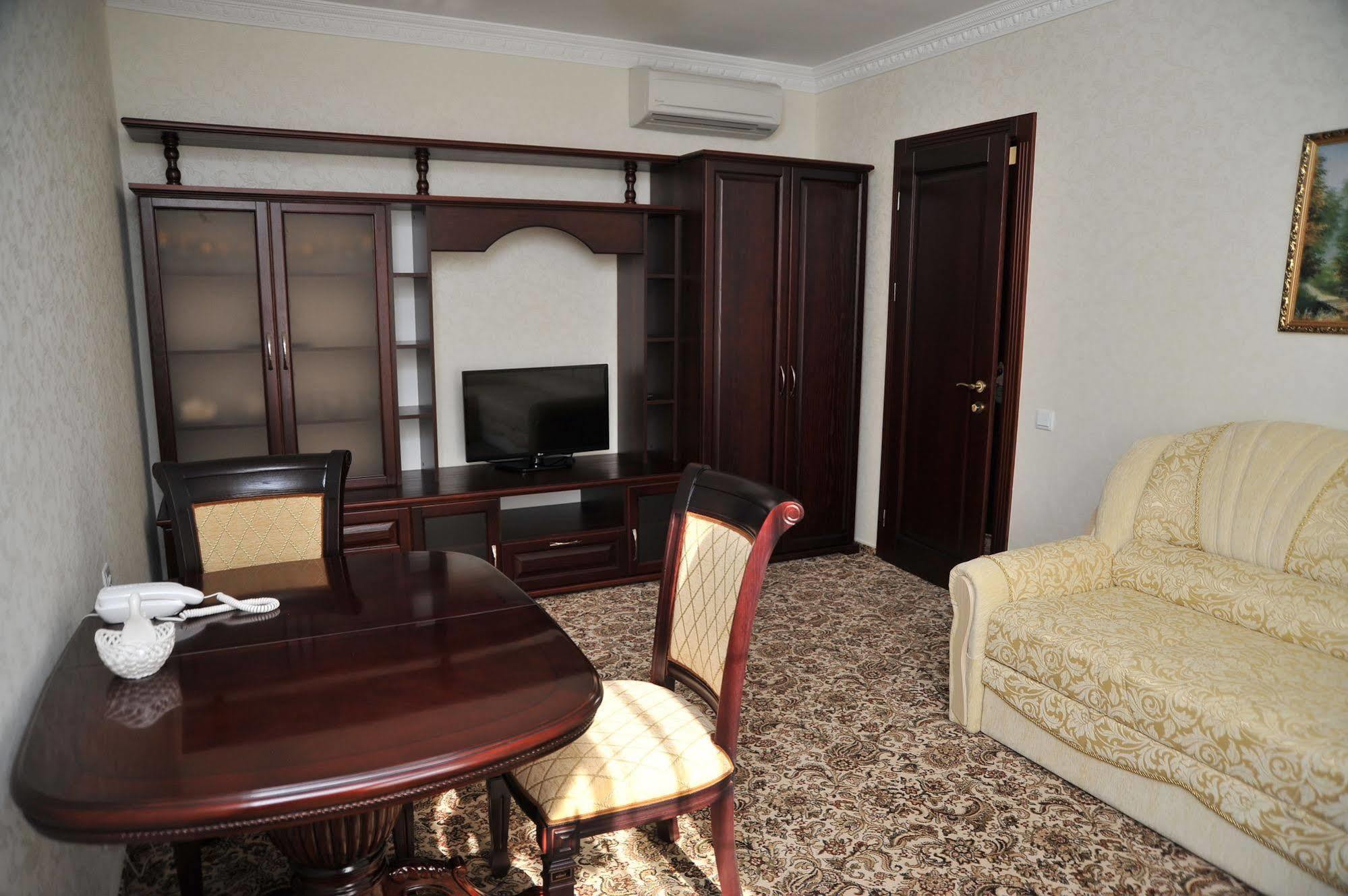 Slava Hotel Zaporizhia Bagian luar foto