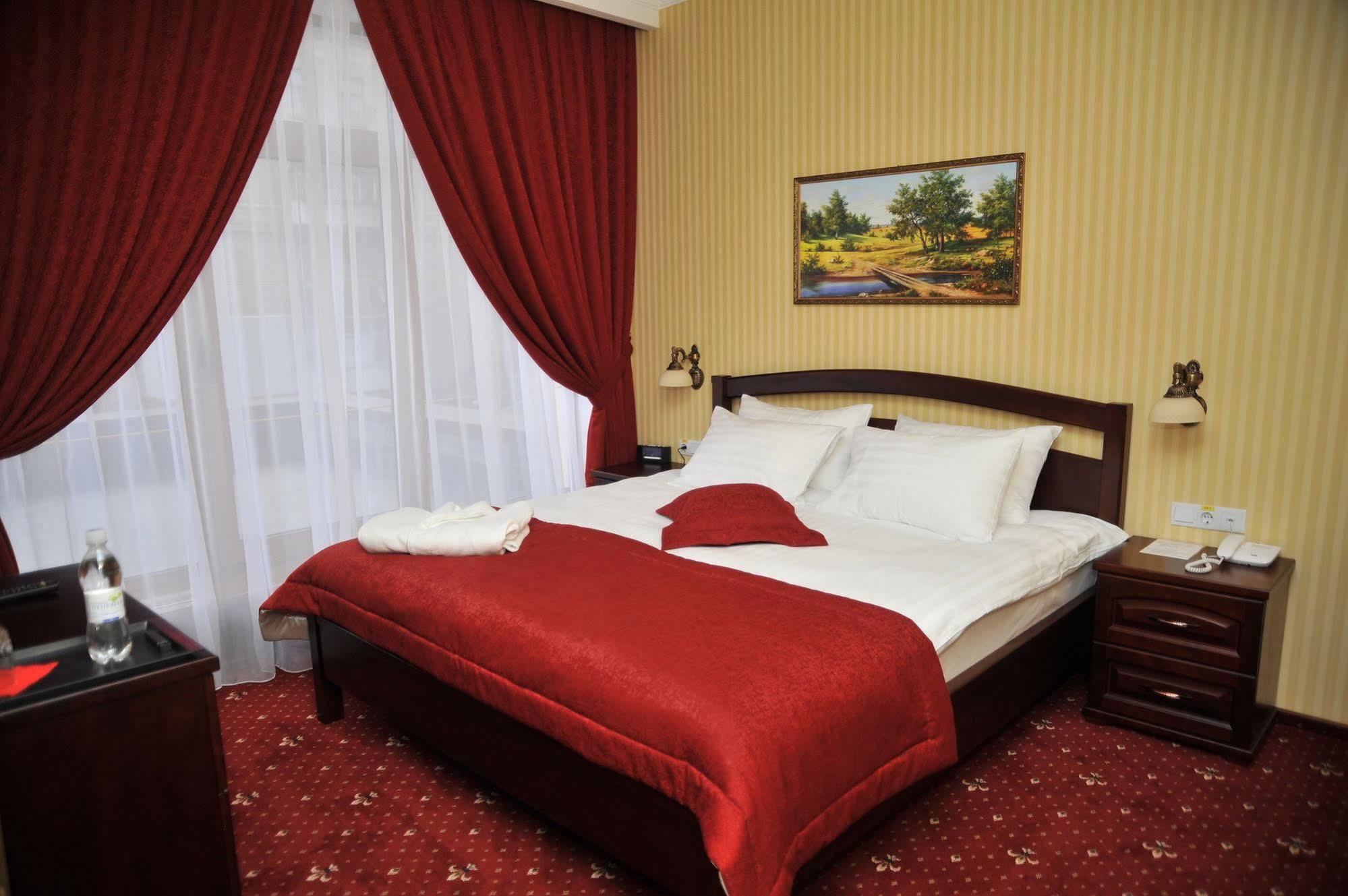 Slava Hotel Zaporizhia Bagian luar foto
