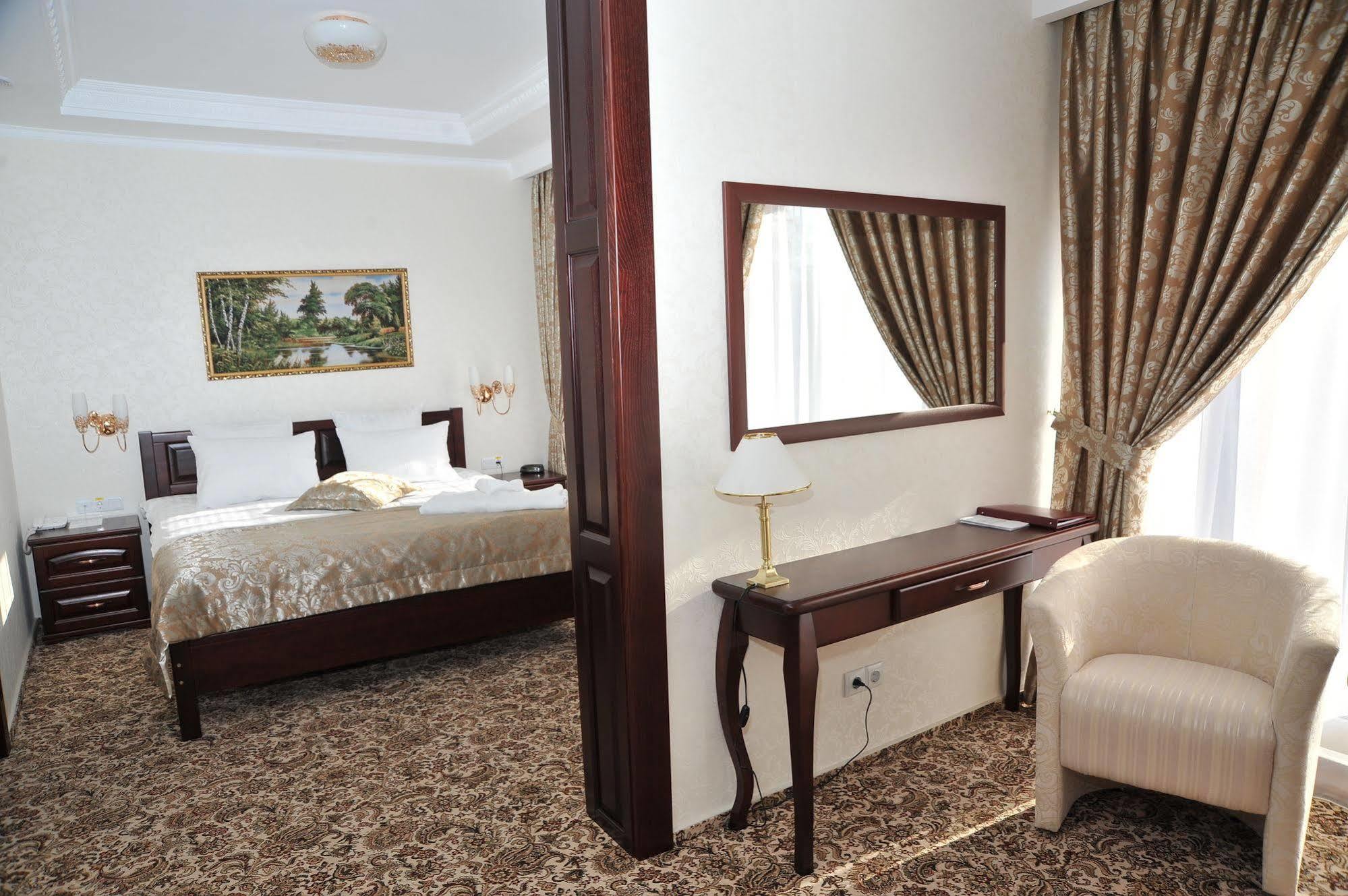Slava Hotel Zaporizhia Bagian luar foto