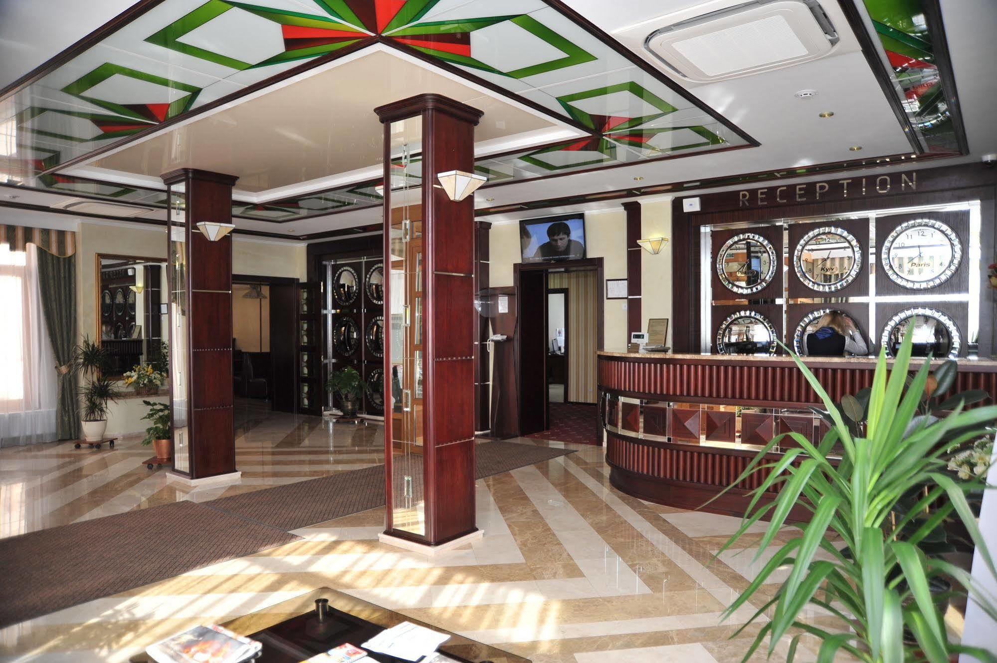 Slava Hotel Zaporizhia Bagian luar foto